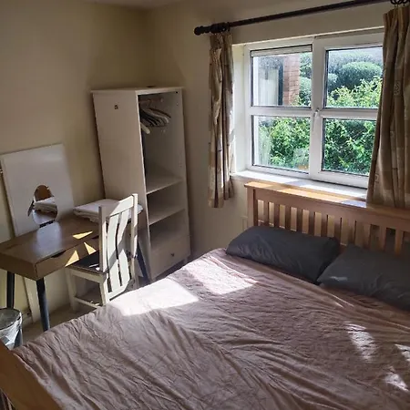 Crescent Homestay Δωμάτια σε οικογενειακή κατοικία Κορκ