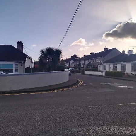 Crescent Homestay * 科克