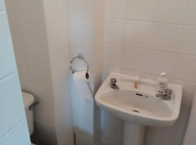 Crescent Homestay * Cork