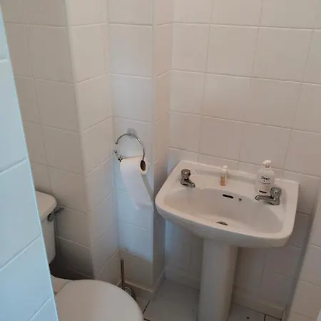Crescent Homestay * Корк