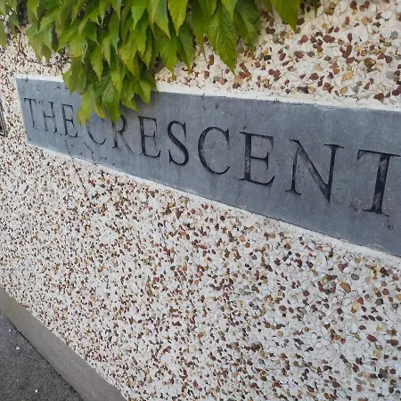 Проживание в семье Crescent Homestay