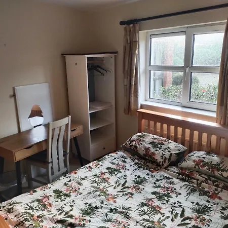 Crescent Homestay Проживание в семье Корк